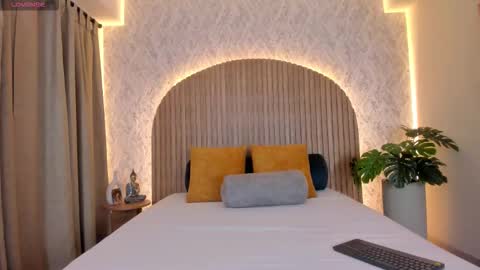 Annhya  online show from 11-21-25, 02:54