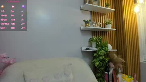 Snapshot of anni_petite_ chatting on 04-28-26, 09:31 online show from 04-28-26, 09:31