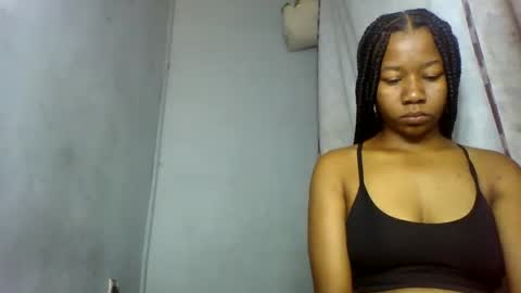 Snapshot of annick98 chatting on 02-18-26, 08:32 annick98 online show from 02-18-26, 08:32