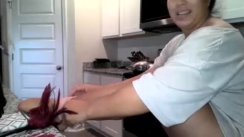 Snapshot of annie23mal chatting on 11-20-25, 01:44 Annie23mal online show from 11-20-25, 01:44