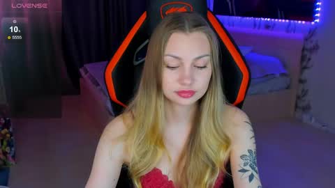 Annie online show from 05-30-26, 01:14