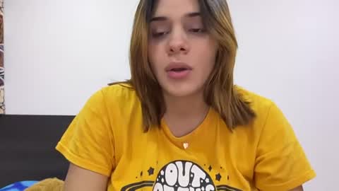 Anniecattie online show from 06-25-26, 12:21
