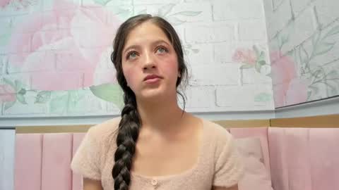 annie_cute18 online show from 02-12-25, 03:51
