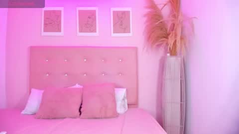 annie_dolce_ online show from 10-16-25, 09:49