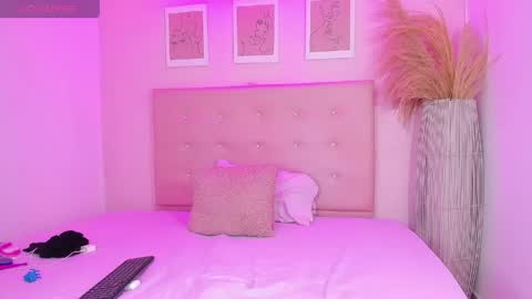 Snapshot of annie_dolce_ chatting on 04-24-26, 10:34 annie_dolce_ online show from 04-24-26, 10:34