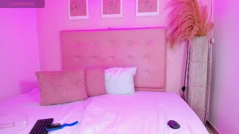 Snapshot of annie_dolce_ chatting on 04-29-26, 10:05 annie_dolce_ online show from 04-29-26, 10:05
