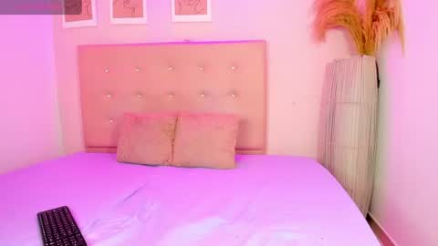 Snapshot of annie_dolce_ chatting on 06-10-26, 12:26 annie_dolce_ online show from 06-10-26, 12:26