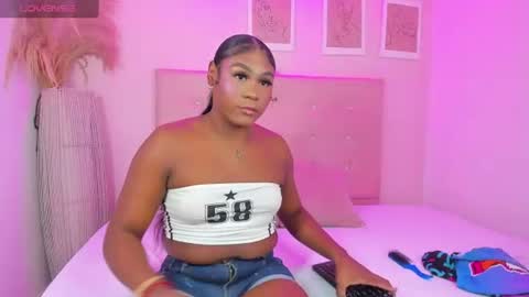 Snapshot of annie_dolce_ chatting on 06-20-26, 01:14 annie_dolce_ online show from 06-20-26, 01:14