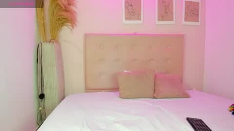 Snapshot of annie_dolce_ chatting on 06-26-26, 12:53 annie_dolce_ online show from 06-26-26, 12:53