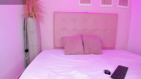 Snapshot of annie_dolce_ chatting on 07-01-26, 01:24 annie_dolce_ online show from 07-01-26, 01:24