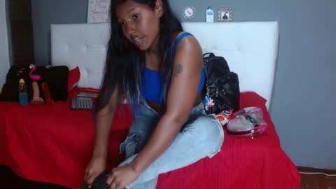 Snapshot of annie_scott_ chatting on 02-18-25, 01:21 annie_scott_ online show from 02-18-25, 01:21