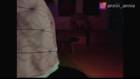 Snapshot of annie_snow_ chatting on 11-11-25, 05:07 JEANNE no olvides seguirme dont forget follow me uu online show from 11-11-25, 05:07