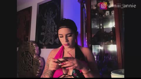 Snapshot of annie_snow_ chatting on 11-12-25, 10:30 JEANNE no olvides seguirme dont forget follow me uu online show from 11-12-25, 10:30