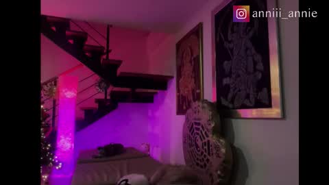 Snapshot of annie_snow_ chatting on 12-05-25, 12:41 JEANNE no olvides seguirme dont forget follow me uu online show from 12-05-25, 12:41