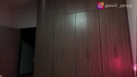 Snapshot of annie_snow_ chatting on 12-16-25, 11:32 JEANNE no olvides seguirme dont forget follow me uu online show from 12-16-25, 11:32