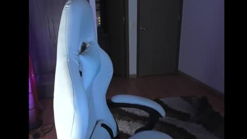 Snapshot of annie_snow_ chatting on 12-22-25, 11:24 JEANNE no olvides seguirme dont forget follow me uu online show from 12-22-25, 11:24