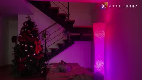 Snapshot of annie_snow_ chatting on 01-06-26, 10:23 JEANNE no olvides seguirme dont forget follow me uu online show from 01-06-26, 10:23