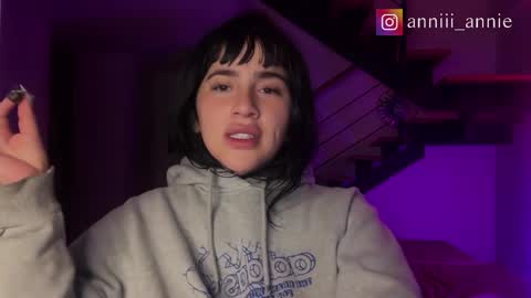 Snapshot of annie_snow_ chatting on 01-08-26, 02:03 JEANNE no olvides seguirme dont forget follow me uu online show from 01-08-26, 02:03