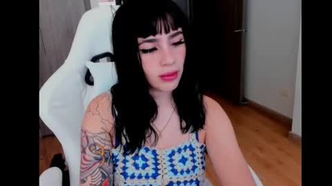 Snapshot of annie_snow_ chatting on 01-17-26, 02:55 JEANNE no olvides seguirme dont forget follow me uu online show from 01-17-26, 02:55