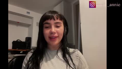 Snapshot of annie_snow_ chatting on 06-15-26, 11:07 JEANNE no olvides seguirme dont forget follow me uu online show from 06-15-26, 11:07