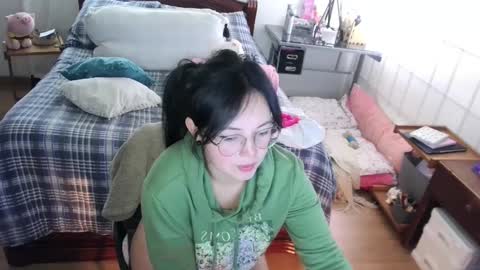 Snapshot of annie_swan_18 chatting on 01-21-25, 04:05 LAURA - A n n i e S w a n online show from 01-21-25, 04:05
