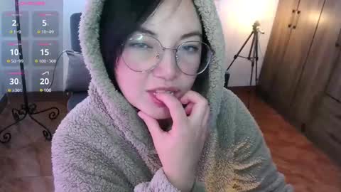 Snapshot of annie_swan_18 chatting on 02-05-25, 02:37 LAURA - A n n i e S w a n online show from 02-05-25, 02:37