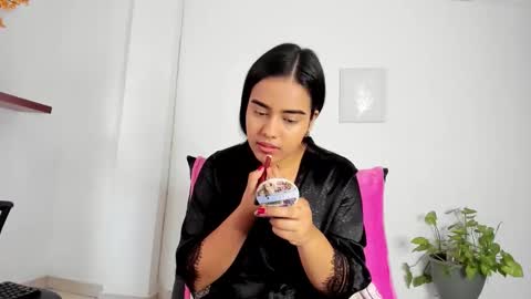 Annie online show from 10-01-25, 02:01