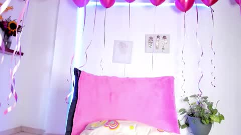 Annie online show from 10-16-25, 03:02