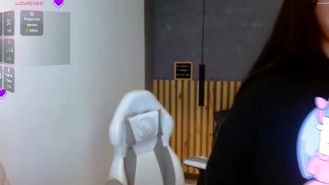 Annie Volker online show from 11-17-25, 03:34