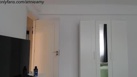 Annie online show from 12-08-24, 12:41