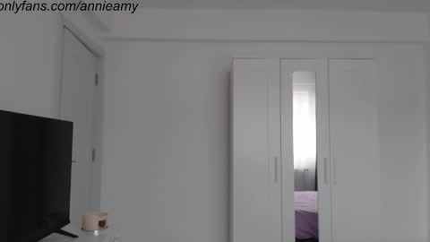 Annie online show from 12-12-24, 12:22