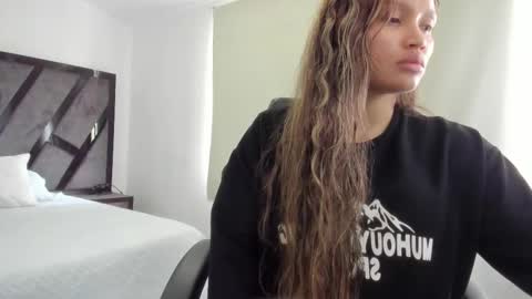 Annie and Stefan online show from 10-20-25, 01:33