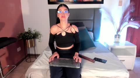 Snapshot of anniebluee_ chatting on 05-05-26, 11:51 Annie Bluee online show from 05-05-26, 11:51