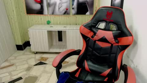 Anniee online show from 01-17-25, 05:51