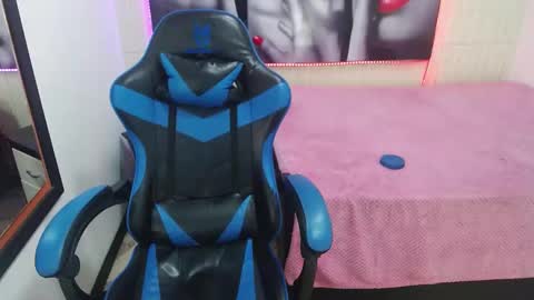 Anniee online show from 01-25-25, 02:36