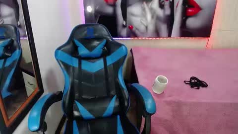 Anniee online show from 01-25-25, 05:40