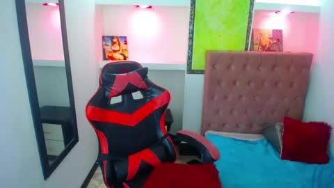 Anniee online show from 09-17-25, 02:08