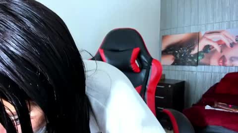 Anniee online show from 05-29-26, 01:31