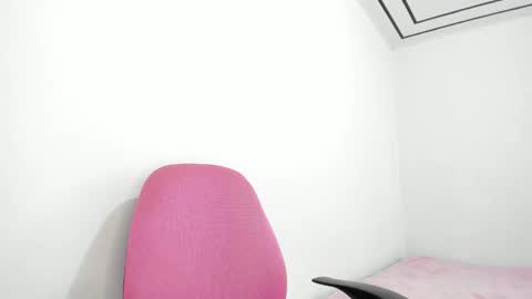 Annie  online show from 02-19-25, 09:36