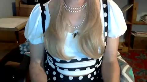 anniegurl online show from 12-28-24, 01:06