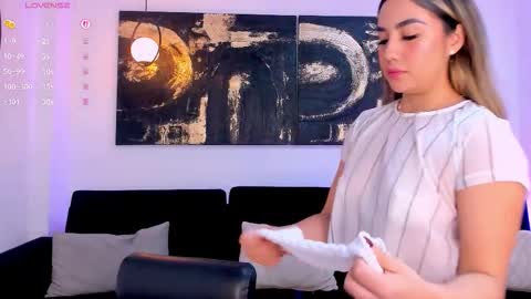 Annie Monroe online show from 12-19-25, 02:35