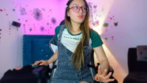 Annie  Michael  online show from 05-07-26, 02:39