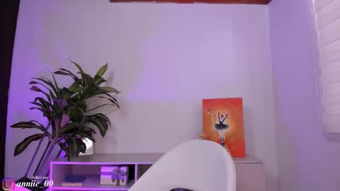 Annie  online show from 09-27-25, 04:34