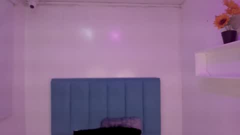 Annie Evans  online show from 10-09-25, 04:16