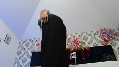 Anniieleonhart online show from 01-07-25, 07:49