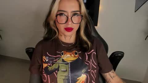 Annika online show from 02-03-26, 01:38