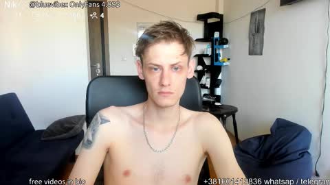 Snapshot of annonimsick chatting on 09-23-25, 12:08 online show from 09-23-25, 12:08