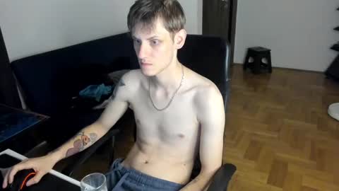 Snapshot of annonimsick chatting on 10-03-25, 01:24 online show from 10-03-25, 01:24