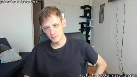 Snapshot of annonimsick chatting on 10-06-25, 12:13 online show from 10-06-25, 12:13