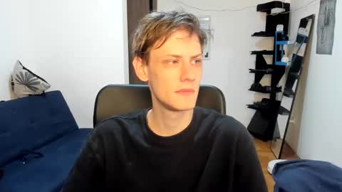 Snapshot of annonimsick chatting on 10-21-25, 11:22 online show from 10-21-25, 11:22